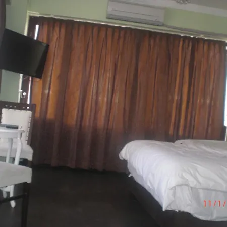 Taksimparis Appart hôtel *